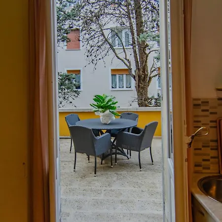 Garden Fiore Del Ducato Apartment